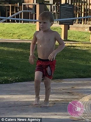 طفل-يمارس-الألعاب-الرياضية-لإثارة-إعجاب-فتاة-2