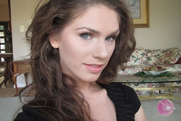 9617_cassandra_bankson_cassandrabankson_makeup_tips_acne_video_diamondsandheels_acne_youtube_cassandra_anderson_cooper_the_dirty_thedirty_com_video_cassandra_bankson_youtube_acne_video_new_years_makeup